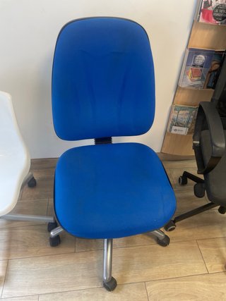 Sillas de escritorio con ruedas. Silla
