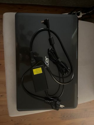 Ordenador portátil Acer antiguo
