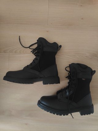 Botas tácticas negras nuevas