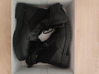 Botas tácticas negras nuevas