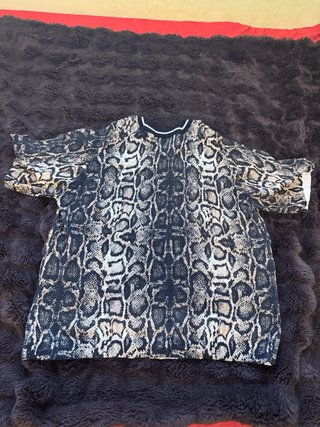 Bershka Camiseta Serpiente