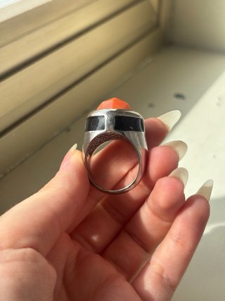 Anello con Pietra Arancione e Dettagli Neri Vintag