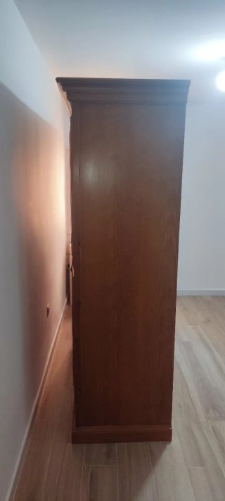 Armario clásico de madera