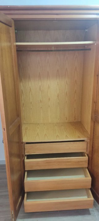 Armario clásico de madera