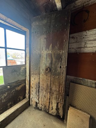 Puerta madera antigua rústica