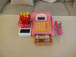 Caja registradora de juguete rosa