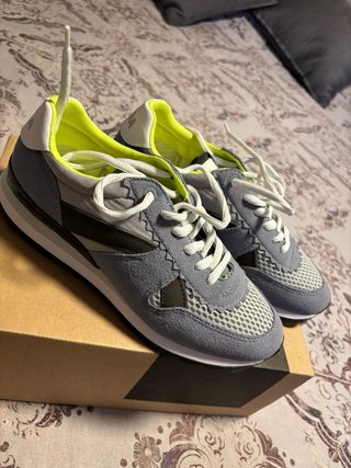 Zapatillas Bimba y Lola grises y verdes
