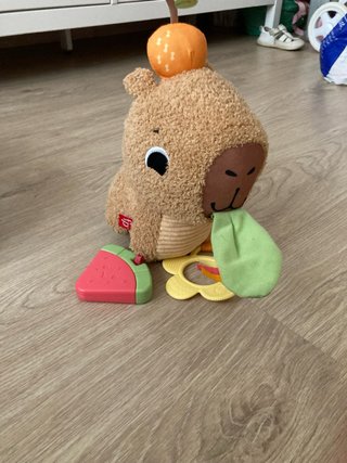 Peluche Capibara Bebé con Sonajero
