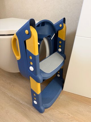 Escalera orinal bebé azul y amarillo