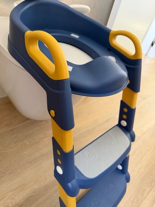 Escalera orinal bebé azul y amarillo