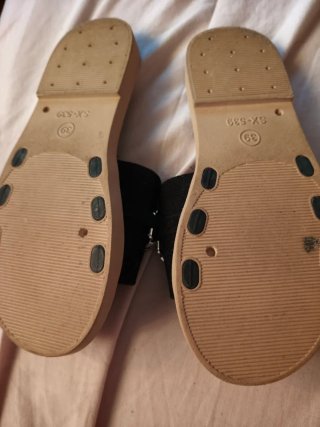 Sandalias negras con pedrería talla 39