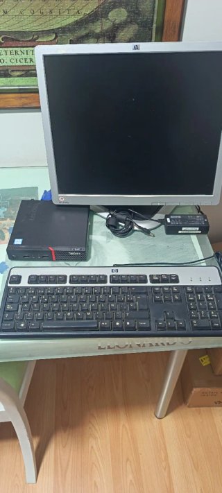 Ordenador Lenovo con Monitor y Teclado