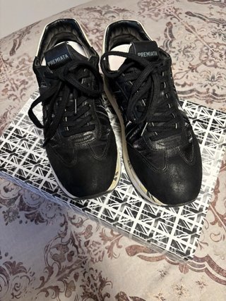 Zapatillas Premiata Negras y Blancas