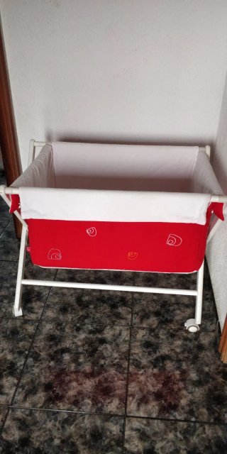 Minicuna con ruedas