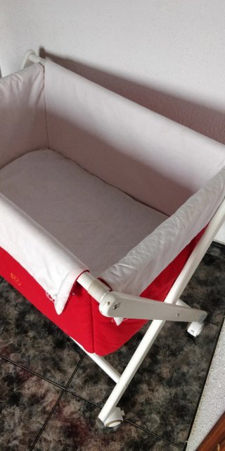 Minicuna con ruedas