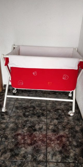 Minicuna con ruedas