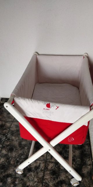 Minicuna con ruedas