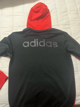 Sudadera Adidas con capucha roja y negra