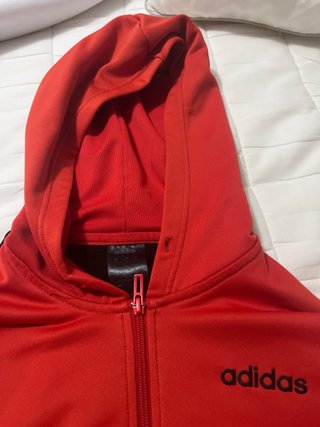 Sudadera Adidas con capucha roja y negra