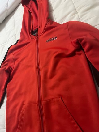 Sudadera Adidas con capucha roja y negra