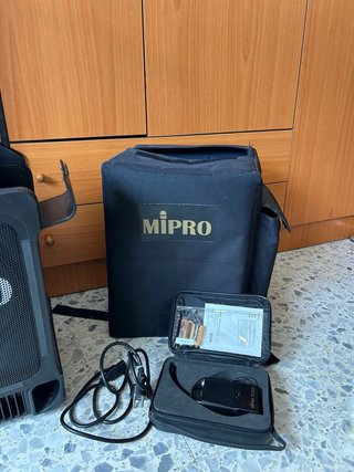 MIPRO MA-707E 100W + micrófono inalámbrico