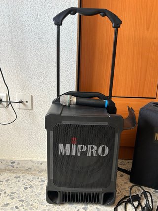 MIPRO MA-707E 100W + micrófono inalámbrico