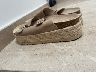 Sandalias Beige Mujer