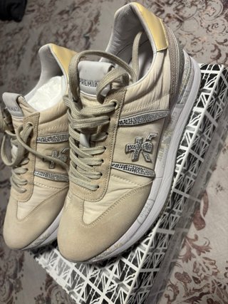 Zapatillas Premiata Beige y Doradas