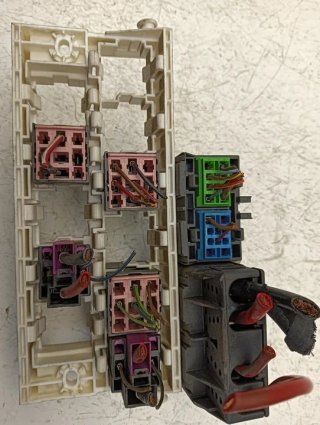 Caja reles / fusibles SEAT IBIZA (6K1)