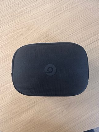 Beats Studio Pro Negros y Plateados