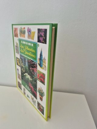 El libro de oro de plantas y jardines