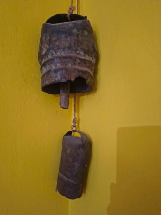 Cencerros y sartén de latón