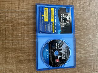 PS4 Negra con Mando y 2 Juegos