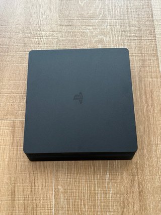 PS4 Negra con Mando y 2 Juegos