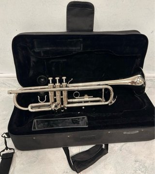 Trompeta Eastar SiB con estuche