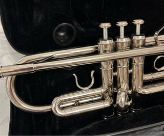 Trompeta Eastar SiB con estuche
