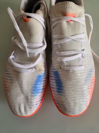 Zapatillas Puma Futsal Blancas y Naranja