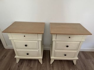 Conjunto de mesas de noche y cómoda de madera