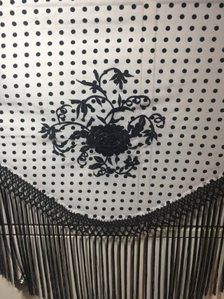 Mantoncillo Flamenco Negro y Blanco