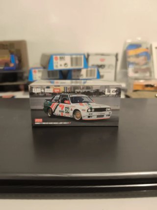 BMW M3 E30 Kaido House 7-Eleven