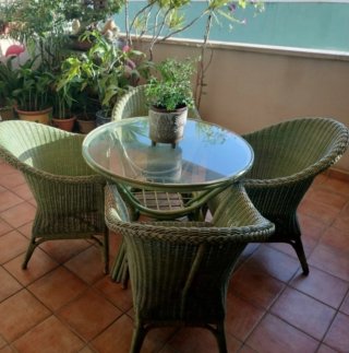 Conjunto terraza mesa y sillas mimbre color verde
