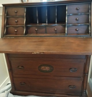 Escritorio antiguo de madera