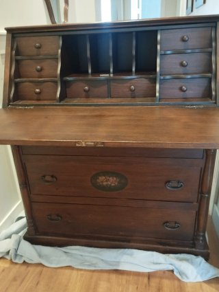 Escritorio antiguo de madera