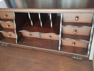 Escritorio antiguo de madera