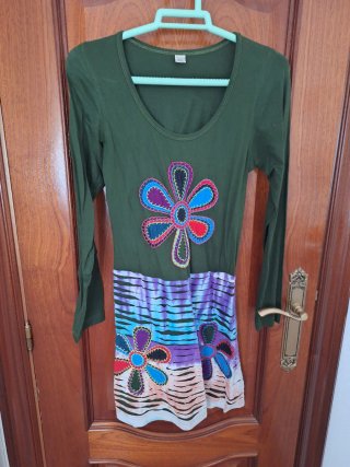 Vestido verde con flores multicolor