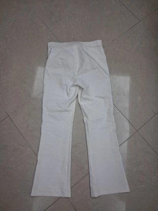 Pantaloni bianchi a zampa