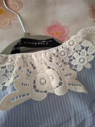 Blusa Zara Rayas con Encaje