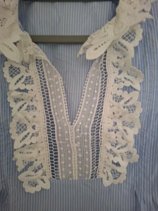 Blusa Zara Rayas con Encaje