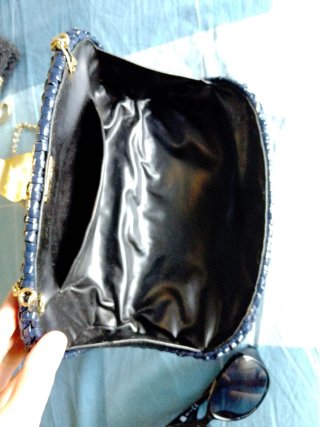 Borsetta blu con dettagli oro