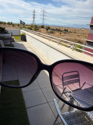 Gafas de sol Fossil negras y marrones para mujer.